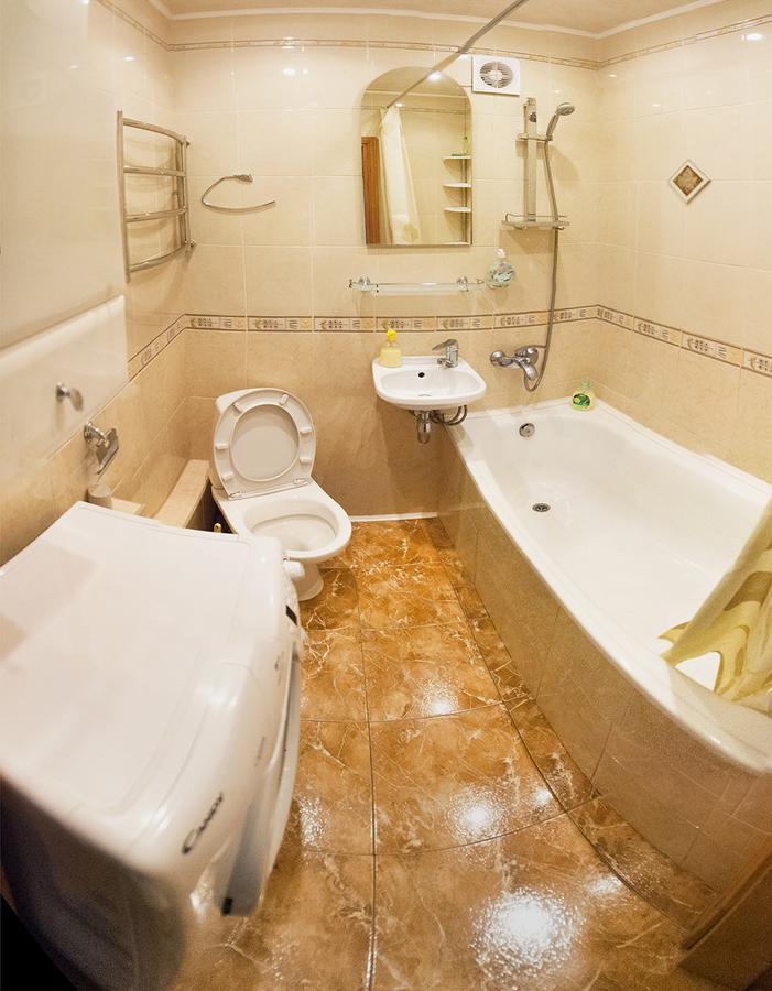 Luxury 3 Rooms Apartments In Center By Green House Полтава Екстериор снимка